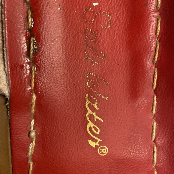 Red salt water sandals only worn a couple times Men’s size 6 Women’s size 8 - Picture 3 of 8